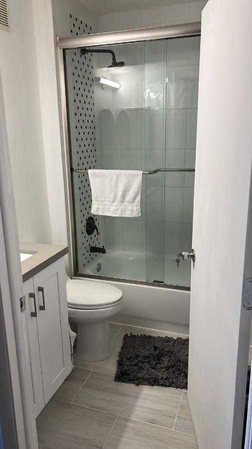 Habitación con baño compartido Miami Exterior foto