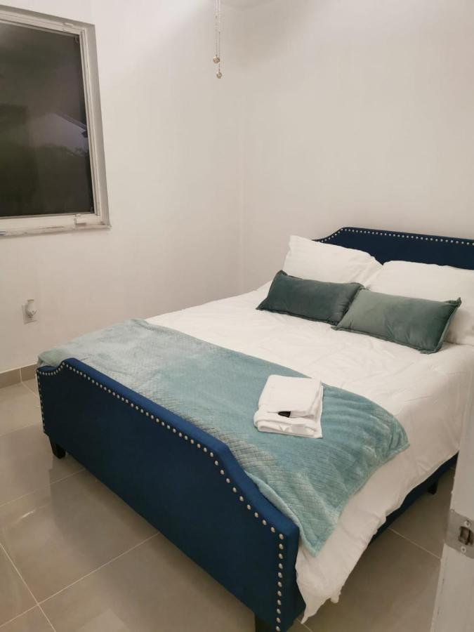 Habitación con baño compartido Miami Exterior foto